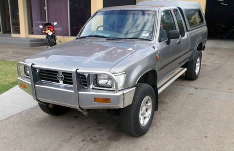 1995 Toyota Hilux SR5 — LN111 Manual Diesel
