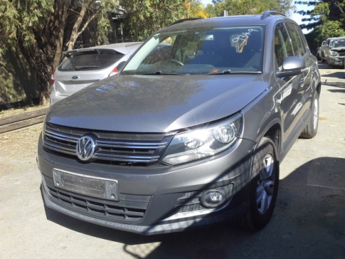 2011 Volkswagen Tiguan — Manual