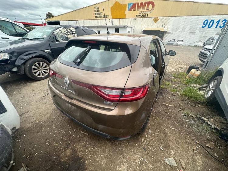 2016 Renault — Auto Petrol