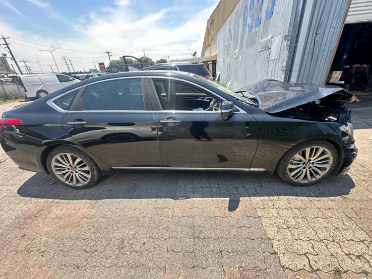 2015 Hyundai Genesis — Auto Petrol