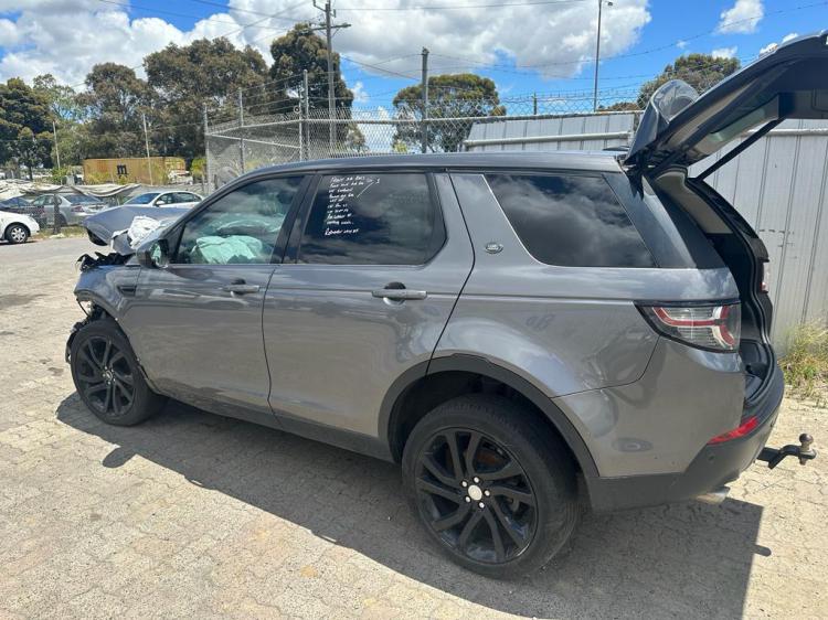 2015 Land Rover Discovery — Manual Diesel
