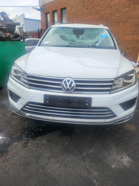2015 Volkswagen Touareg — Auto Diesel