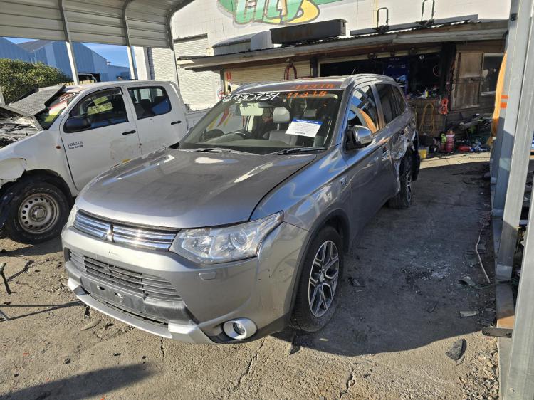 2014 Mitsubishi Outlander — ZJ PHEV Auto Hybrid