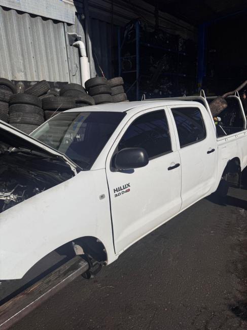 2010 Toyota Hilux — Manual Diesel