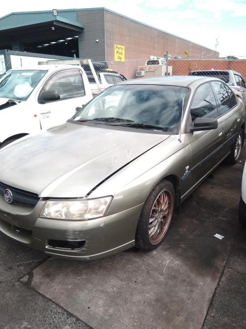 Commodore Holden — Auto Petrol