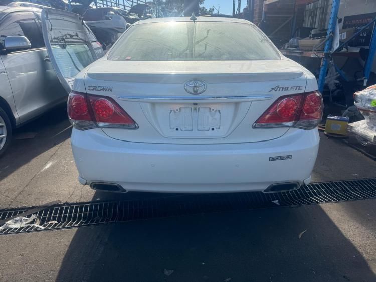2010 Toyota Crown — Auto