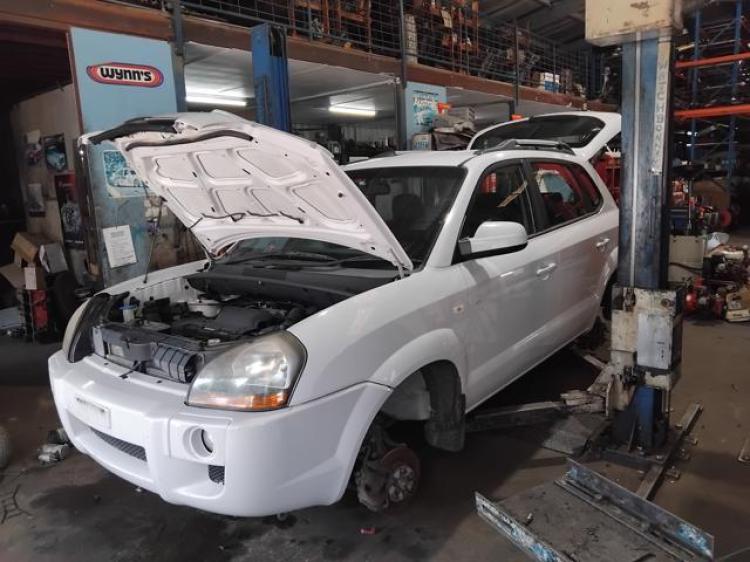 2009 Hyundai Tucson — JM Manual