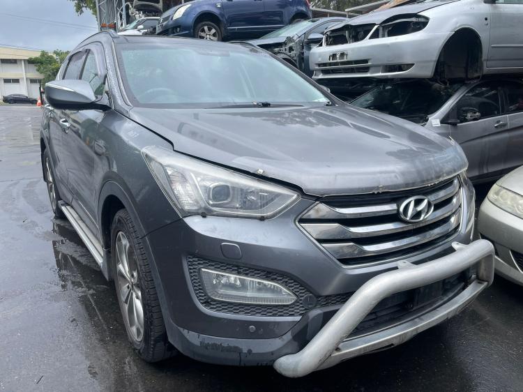 2013 Hyundai Santa Fe — LEFT HEADLIGHT