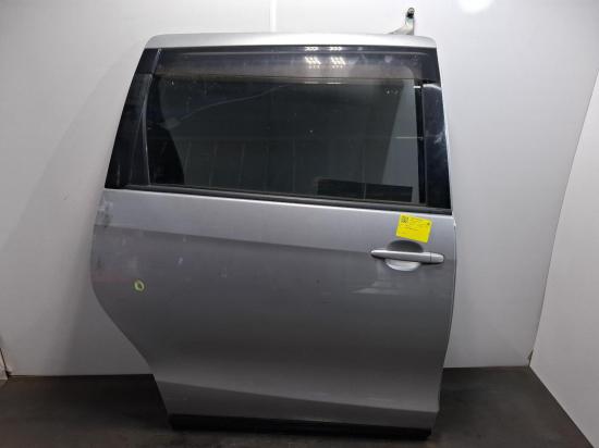 2017 Toyota Estima — Right Rear Door