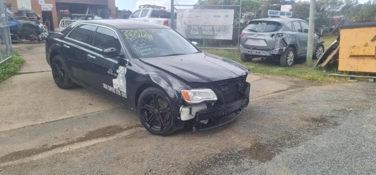 2014 Chrysler 300 — LIMITED Auto Petrol