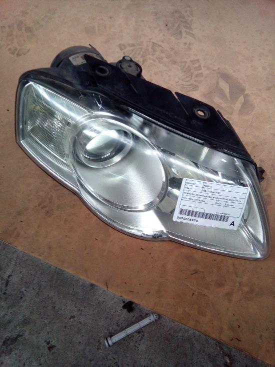 Passat Volkswagen Passat — Right Headlamp