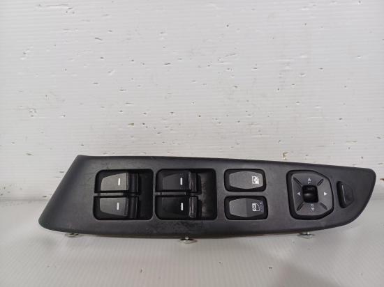 2014 Hyundai Ix35 — Power Window Switch