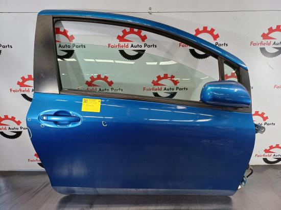2010 Toyota Yaris — Right Front Door