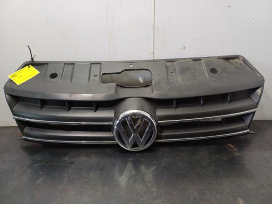 2013 Volkswagen Amarok — Grille