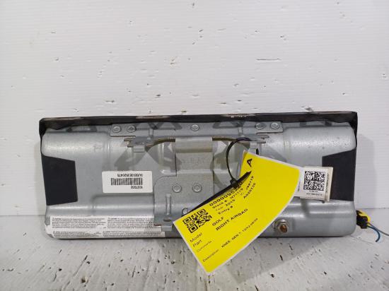 Golf Volkswagen Golf — Right Airbag