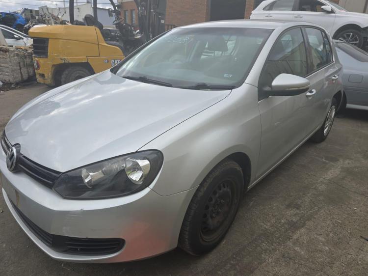 2011 Volkswagen Golf — Auto Petrol