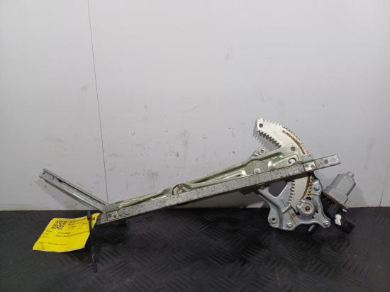 2010 Mitsubishi Outlander — Right Front Window REG/MOTOR