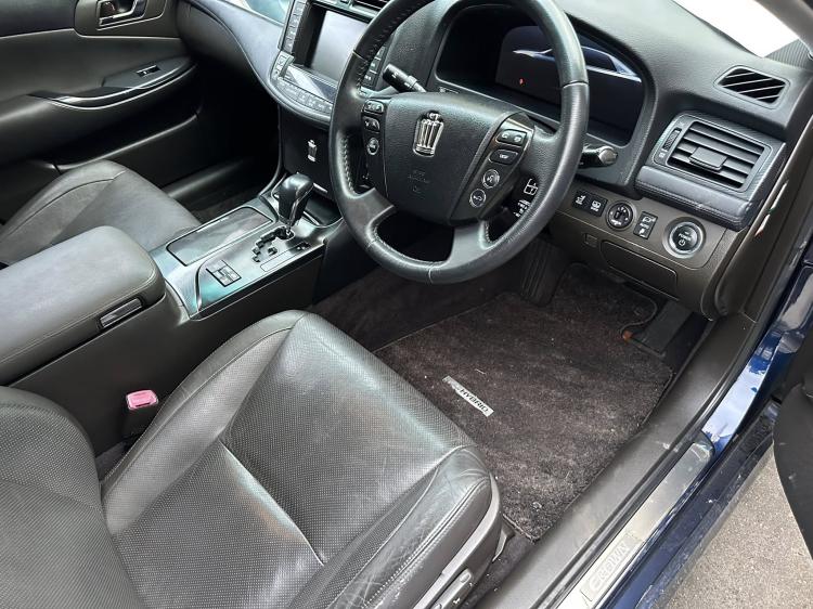 2009 Toyota Crown — GWS204 Auto Hybrid