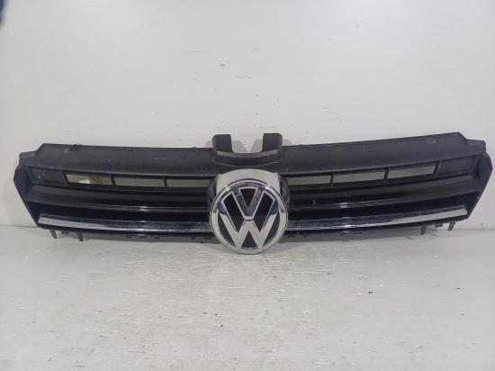 2014 Volkswagen Golf — Grille