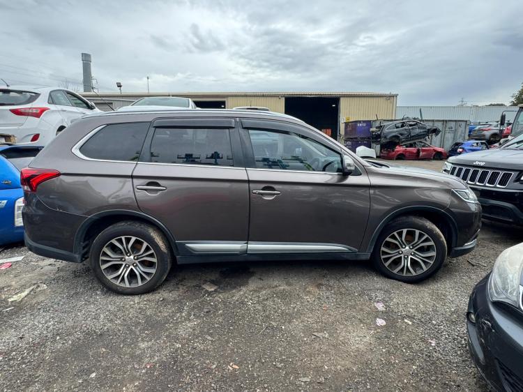 2015 Mitsubishi Outlander — Auto Diesel