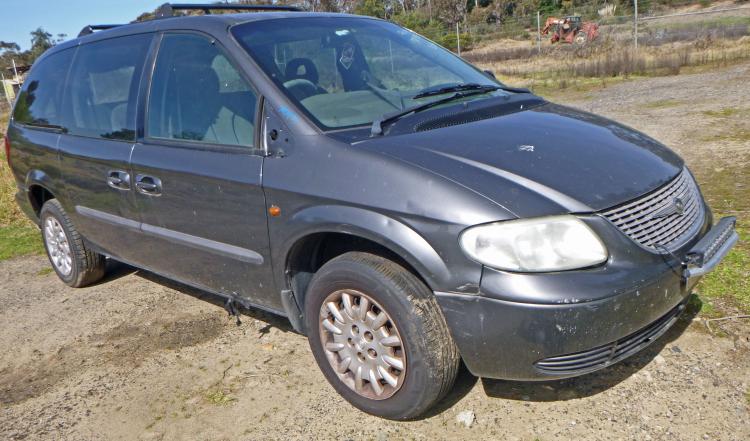 2003 Chrysler Voyager — Auto Petrol
