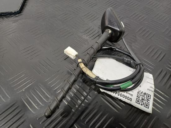 2017 Toyota Yaris — Antenna