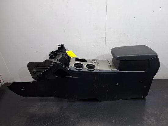 2014 Toyota Kluger — Console