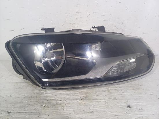 2011 Volkswagen Polo — Right Headlamp