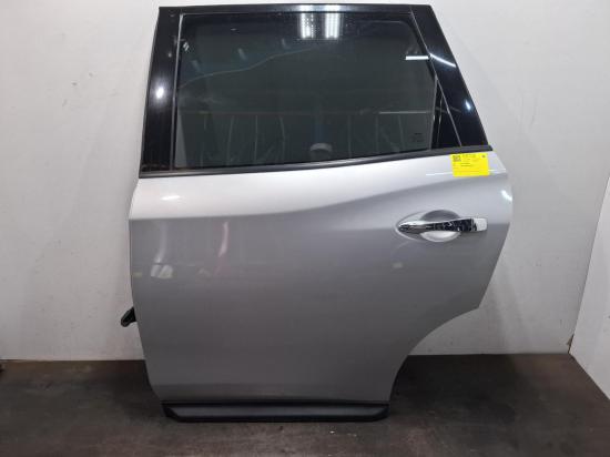2016 Nissan Pathfinder — NON CHROME MOULD TYPE