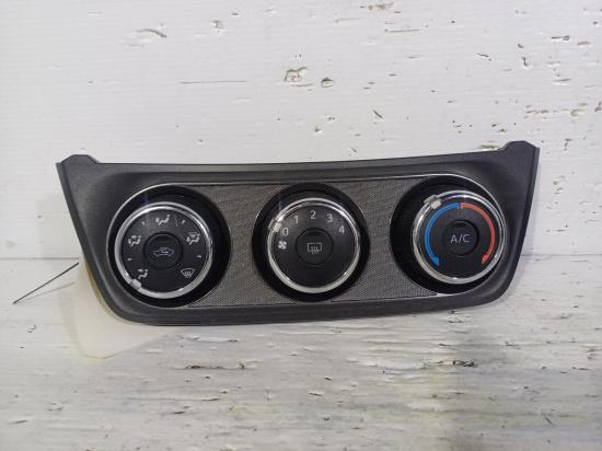 2014 Toyota Rav4 — NON CLIMATE CONTROL TYPE
