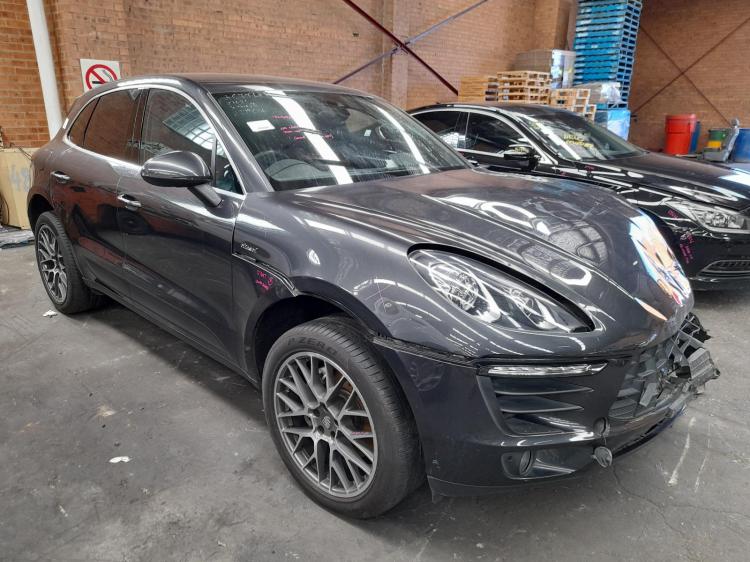 2016 Porsche Macan — S 3.0DT CBTA AUTO 7SPD AWD Auto Diesel