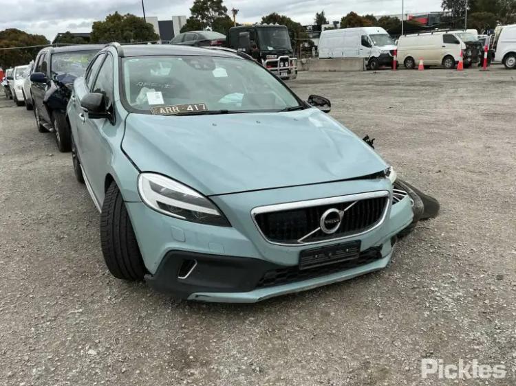 2017 Volvo V40 Cross Country — Volvo V40 Cross Country 2017