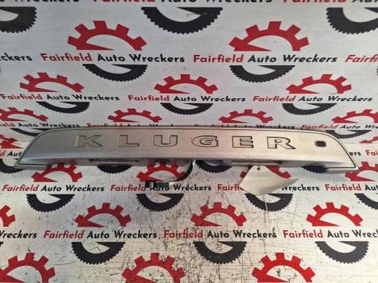 2008 Toyota Kluger — TAILGATE GARNISH GREY