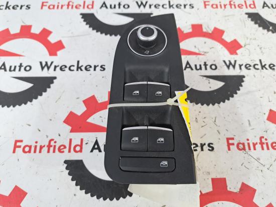 2019 Alfa Romeo Giulia — RH FRONT MASTER SWITCH