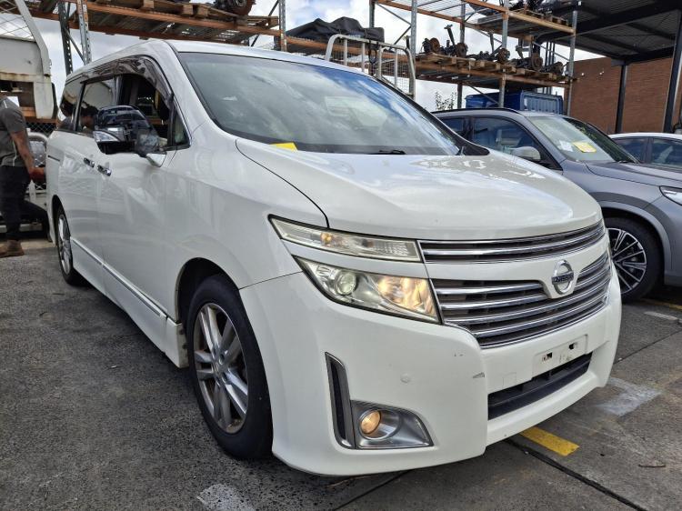 2011 Nissan Elgrand — Auto