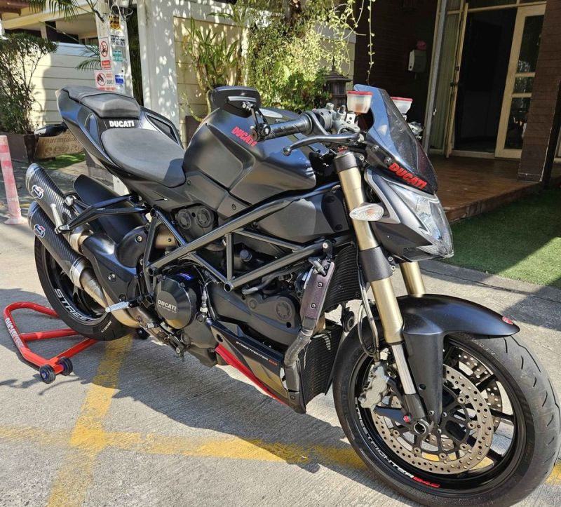 2012 Ducati Streetfighter — Front Cut