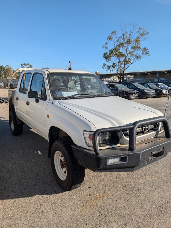 2002 Toyota Hilux — LN167R-JRMDEQ Manual Diesel