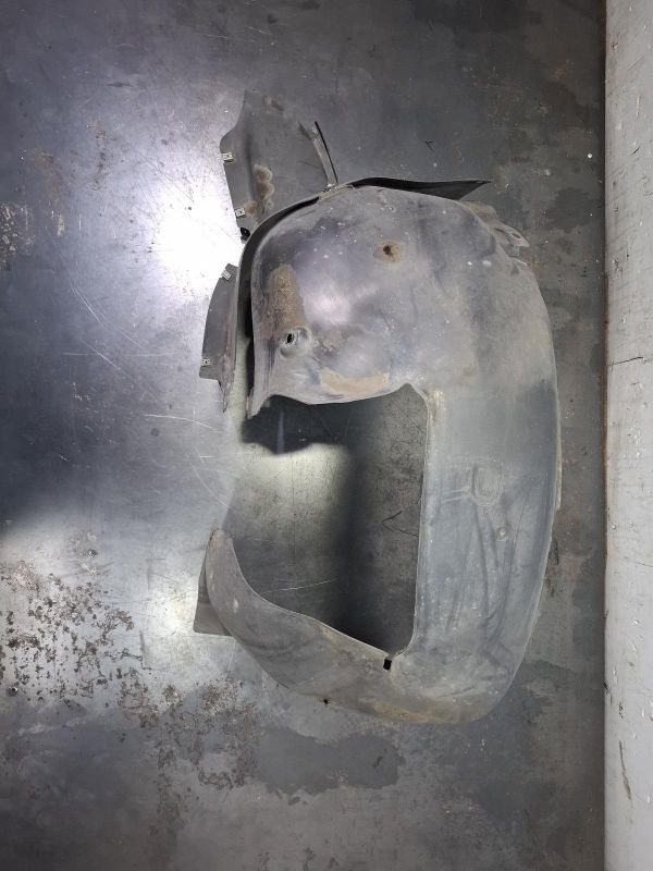 2010 Volkswagen Golf — Right Guard Liner