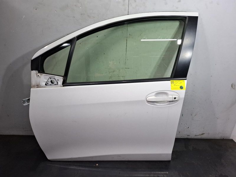 2015 Toyota Yaris — Left Front Door