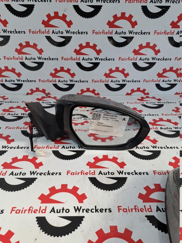2011 Suzuki Kizashi — Right Door Mirror