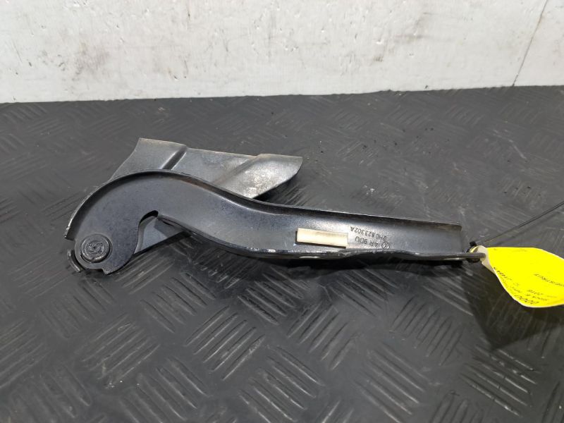 2016 Volkswagen Amarok — RH SIDE HINGE
