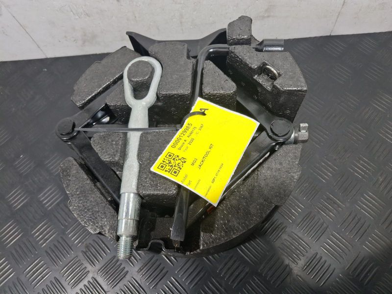 2020 Hyundai I30 — JACK/TOOL Kit