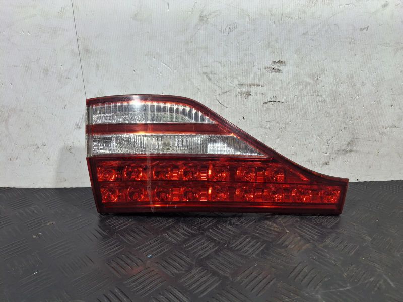 2007 Toyota Tarago — TAILGATE LAMP RH SIDE