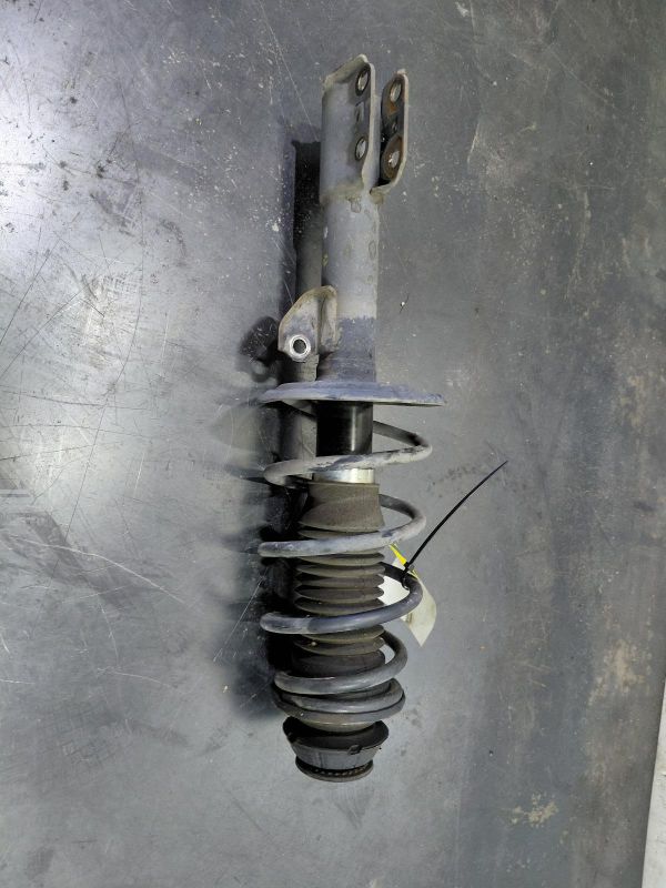 2013 Toyota Yaris — Right Front Strut