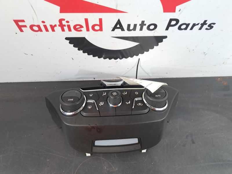 2015 Holden Commodore — HEATER/AC Controls