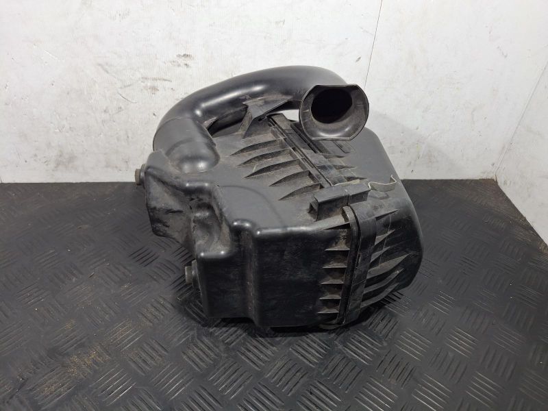2014 Toyota Yaris — AIR CLEANER