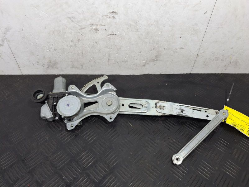 2014 Toyota Yaris — Right Front Window REG/MOTOR