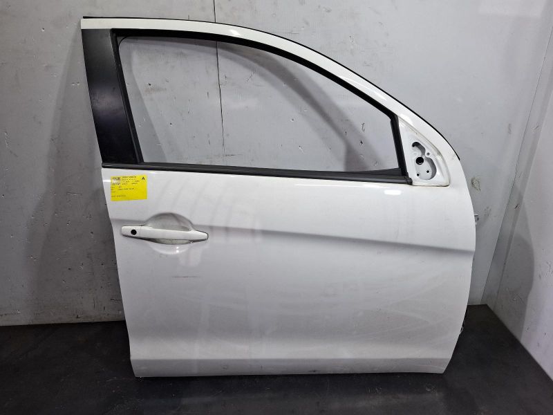 2024 Mitsubishi Asx — Right Front Door