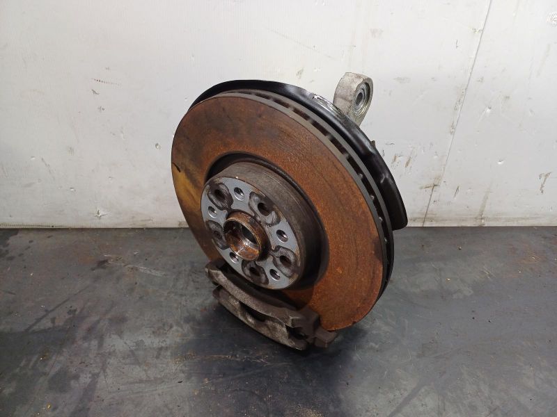 2023 Volkswagen Tiguan — Left Front Hub Assembly