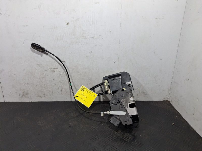 2012 Mazda Bt-50 — RIGHT FRONT DOOR LOCK